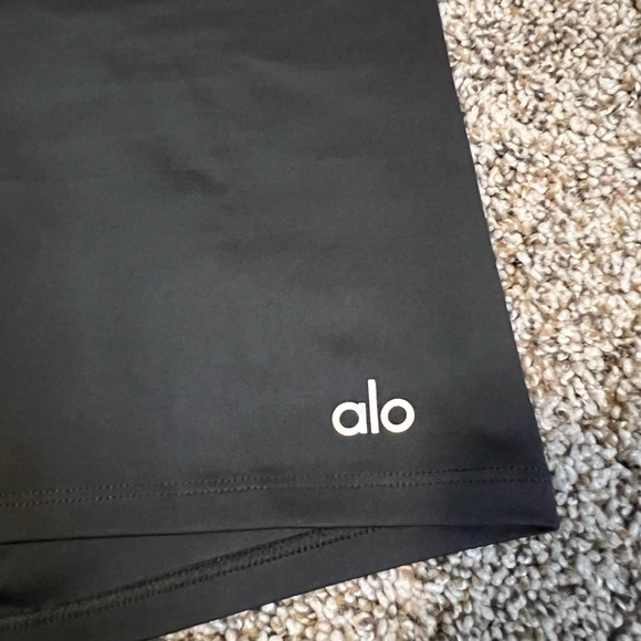 ALO Yoga Women's airlift energy Black Shorts - Picture 2 of 3
